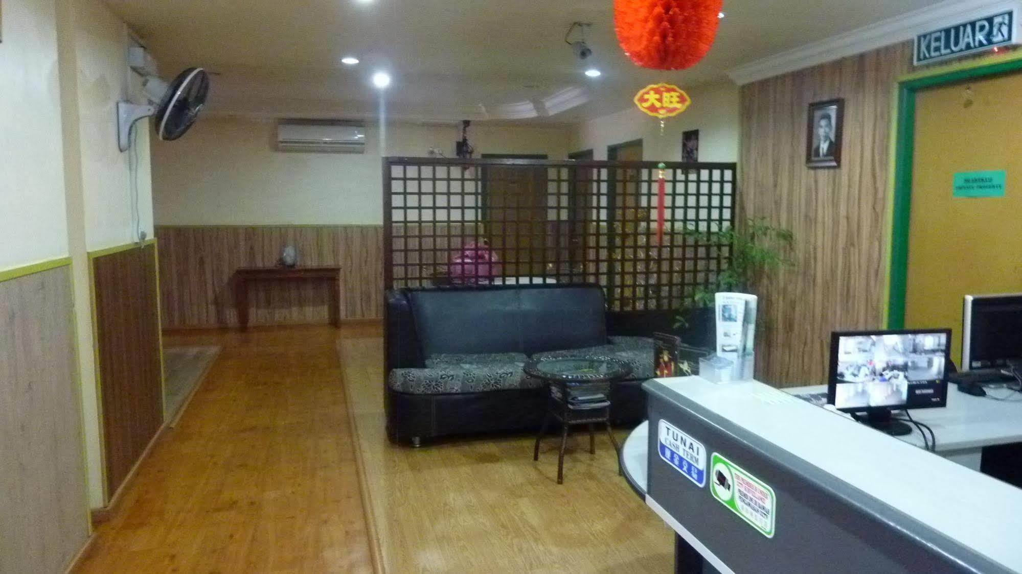7 Hung Hung Inn Kota Kinabalu Exterior photo